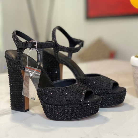 Michael Kors sandals - Picture 2 of 6